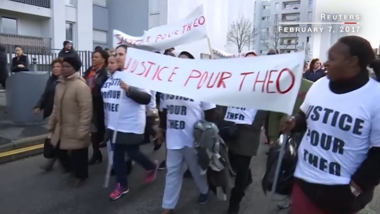 مظاهرات تشتعل في ضواحي باريس بعد اتهام شرطي باغتصاب شاب أسود بعصا