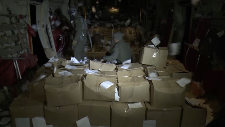 كاميرا CNN على متن طائرة عراقية تنقل رسائل أهالي الموصل