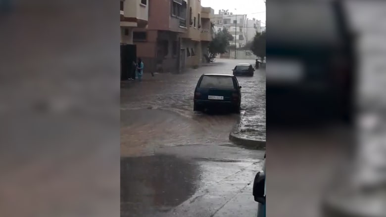 شاهد.. أمطار غزيرة في سلا المغربية تحول شوارعها إلى برك