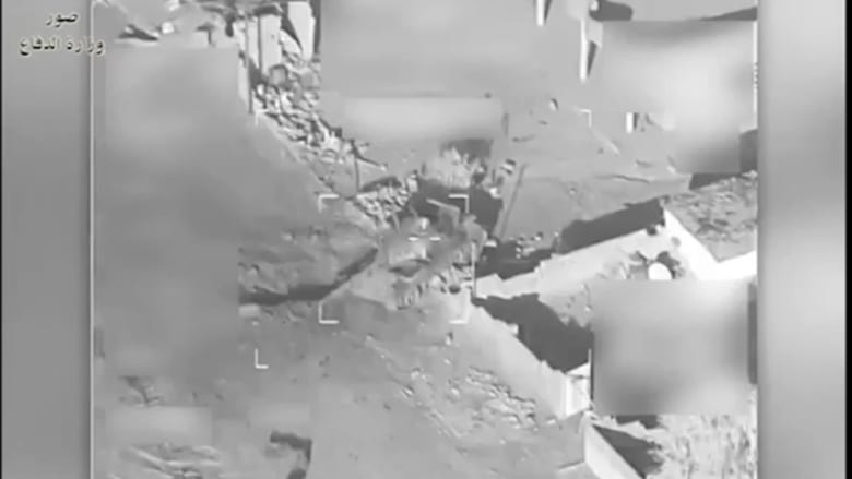 شاهد.. لحظة استهداف مقاتلات التحالف مواقع داعش بالموصل