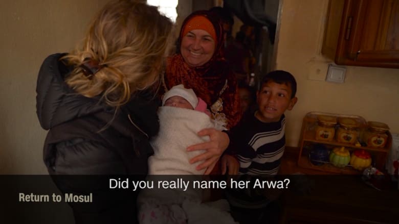 أسرة عراقية لمراسلة CNN بعد الحصار في الموصل: "أسمينا طفلتنا على اسمك"