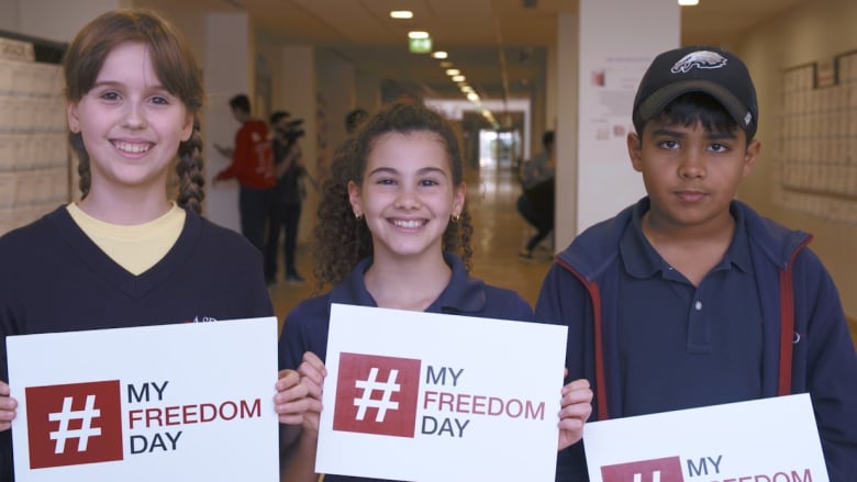 هكذا احتفل طلاب المدرسة الأمريكية في دبي بيوم الحرية في CNN