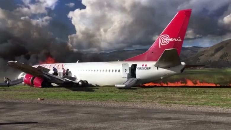 شاهد الهروب “المحظوظ” لركاب من طائرة تلتهمها النيران