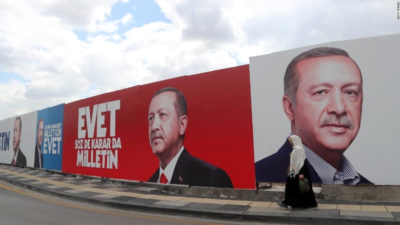 استطلاع لشبكتنا لآراء المواطنين الأتراك حول الاستفتاء