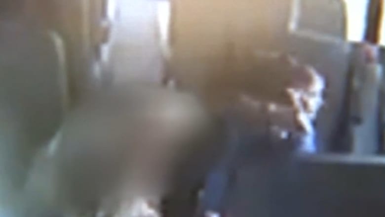 طفلة مصابة بالتوحد تُضرب من قبل مشرفة حافلة مدرسية
