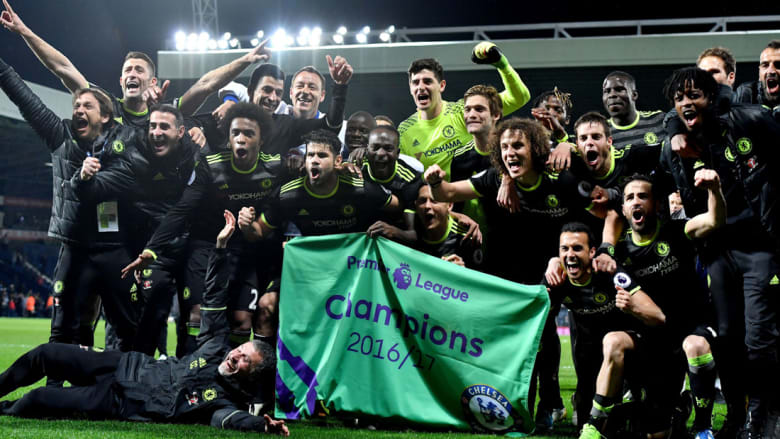 هكذا احتفل لاعبو وجماهير تشيلسي بلقب الدوري السادس في تاريخهم هكذا احتفل لاعبو وجماهير تشيلسي بلقب الدوري السادس في تاريخهم