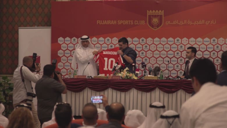 مارادونا يبين لماذا اختار الإمارات للعيش: أعشق بلدهم وشعبهم