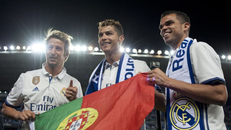 هكذا احتفل نجوم ريال مدريد بالتتويج بعد موقعة ملقا في الأندلس هكذا احتفل نجوم ريال مدريد بالتتويج بعد موقعة ملقا في الأندلس