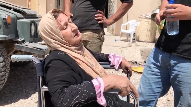 سكان غرب الموصل.. بين الرصاص والقصف والجوع والعطش