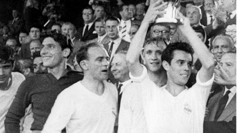 لاعبو ريال مدريد يرفعون 12 لقبا لدوري أبطال أوروبا عبر التاريخ لاعبو ريال مدريد يرفعون 12 لقبا لدوري أبطال أوروبا عبر التاريخ