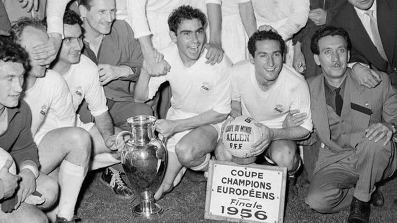 لاعبو ريال مدريد يرفعون 12 لقبا لدوري أبطال أوروبا عبر التاريخ لاعبو ريال مدريد يرفعون 12 لقبا لدوري أبطال أوروبا عبر التاريخ