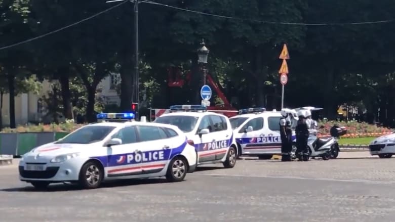 فرنسا: عملية أمنية بشارع الشانزيليزيه بعد تصادم سيارة بدورية أمن