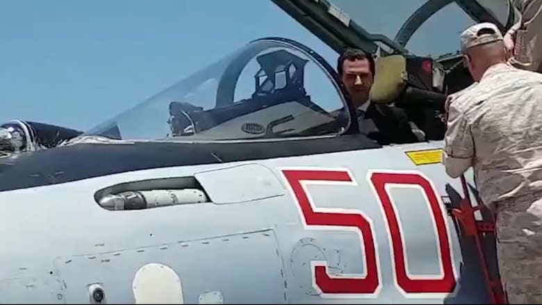 شاهد.. الأسد على متن مقاتلة روسية بحميميم 