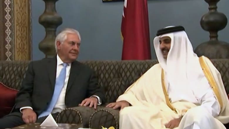 شاهد.. أمير قطر يستقبل وزير الخارجية الأمريكي في الدوحة