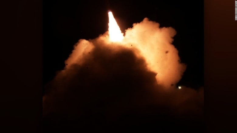 شاهد.. الجيش الأمريكي يختبر صاروخا دفاعيا