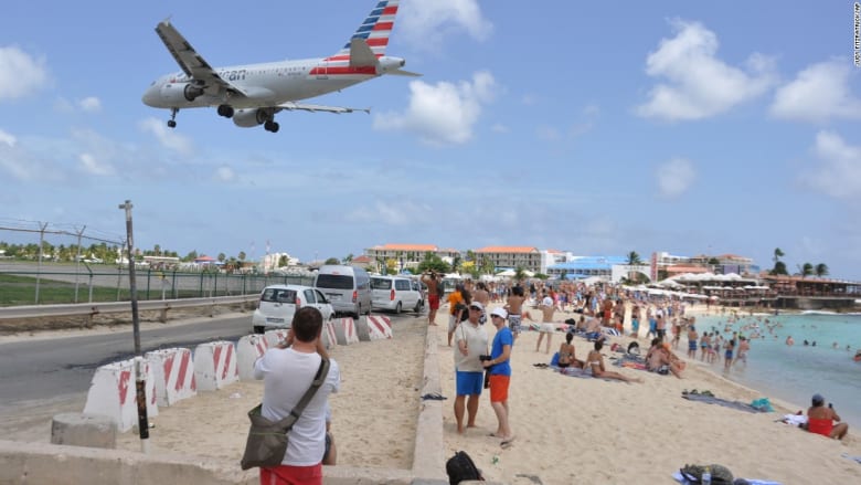 عاصفة الطائرة تقتل سائحة على شاطئ جزيرة في الكاريبي