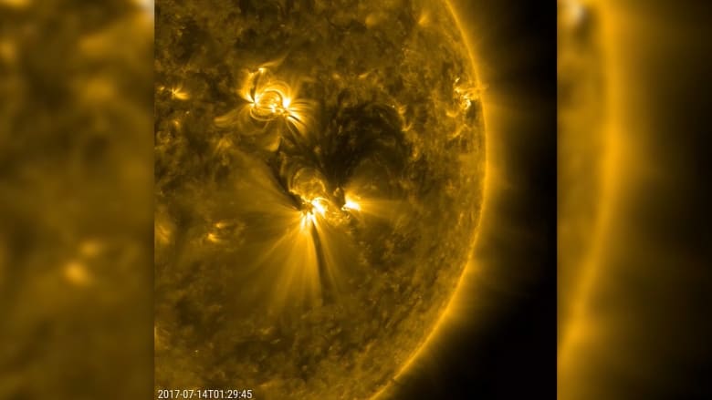 شاهد.. لحظة انفجار هائل على سطح الشمس