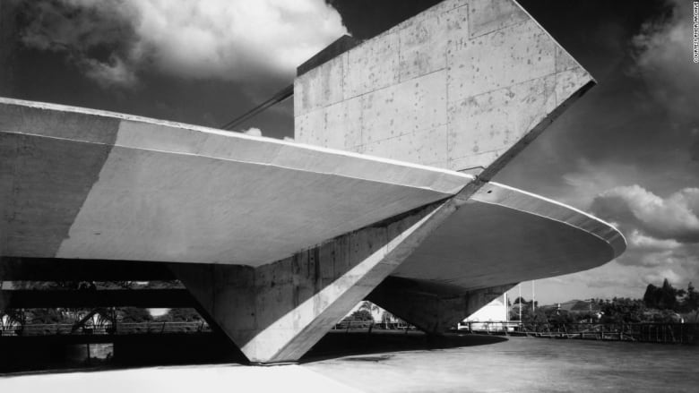 حارب الديكتاتورية ومنع عن التصميم من هو المعماري باولو مينديز دا روشا؟