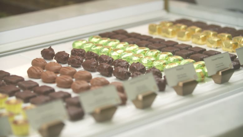 فقط في دبي.. 750 نوع من الشوكولاتة تحت سقف واحد!