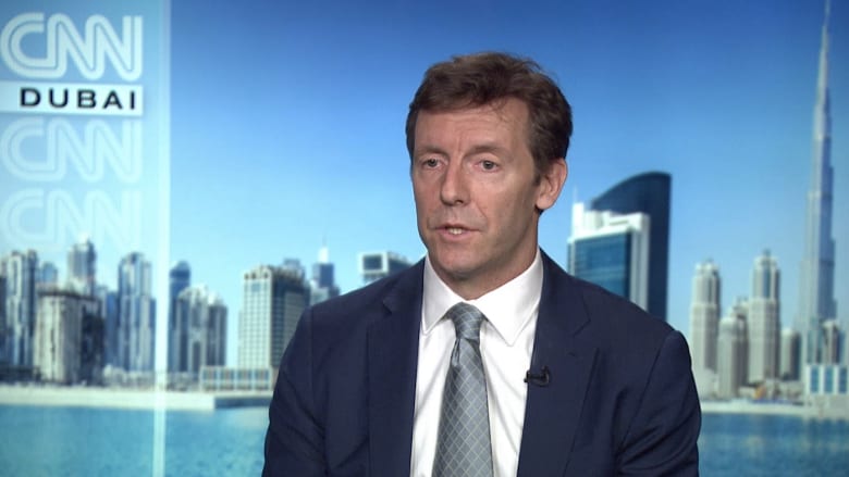 سفير بريطاني لـCNN: نثق بمبيعات الأسلحة للسعودية.. ونرحب بدور لإيران لحل أزمة اليمن بشرط