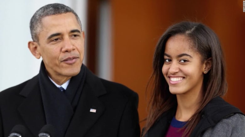 شاهد.. أوباما وميشيل يعودان إلى هارفارد برفقة ابنتهما ماليا