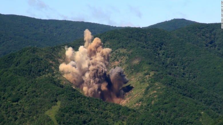 بعد تجربة كوريا الشمالية الصاروخية.. مقاتلات F15 كورية جنوبية تدك أهدافاً وهمية