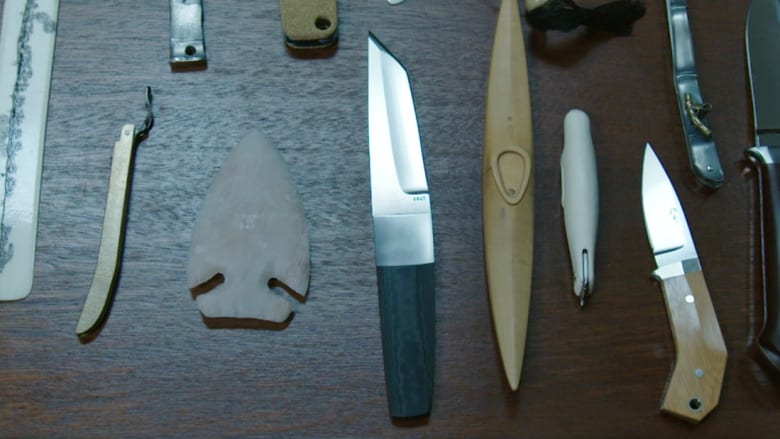 لماذا يجمع مصمم بـ"آبل" مئات السكاكين؟