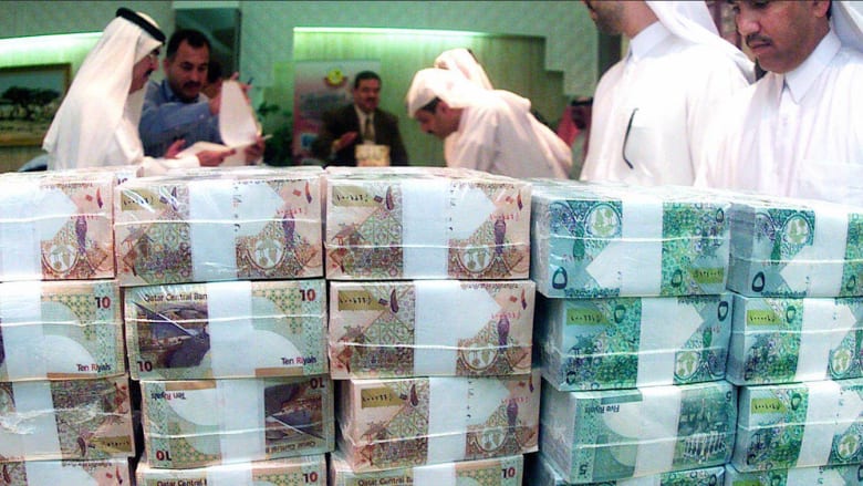 خبير مالي لـCNN: الريال القطري بدأ يستقر.. وضعف الدولار يفيد اقتصادات دول الخليج