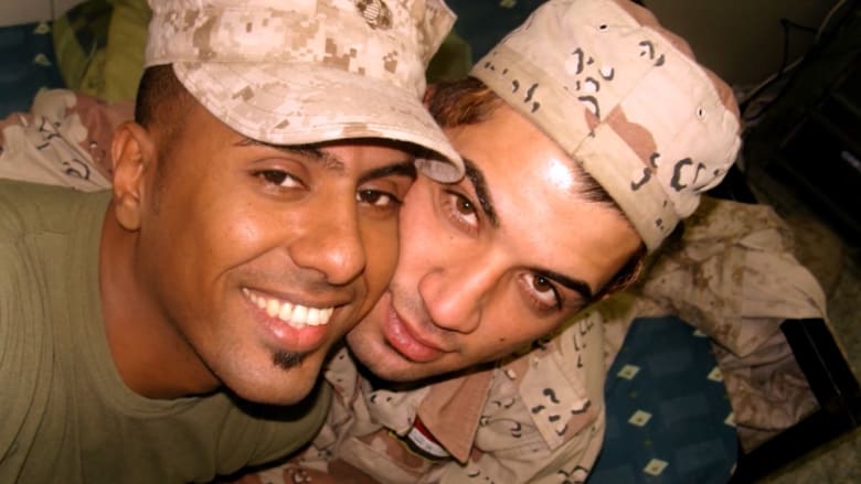 جنديّان عراقيّان مثليّان جنسياً يرتبطان وسط الحرب.. ويهربان لأمريكا