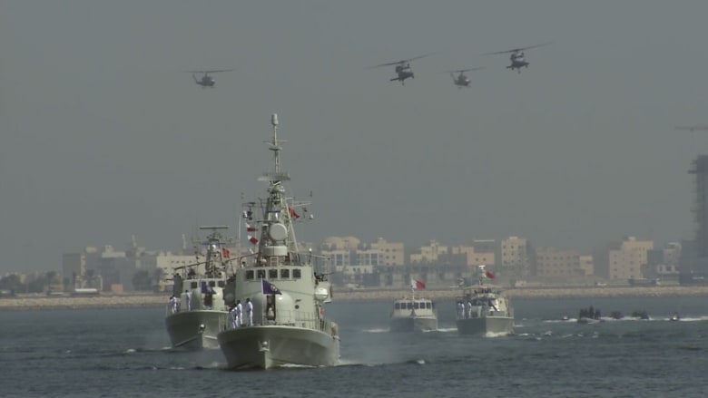 شاهد.. عرض عسكري بأول معرض دفاعي بالبحرين