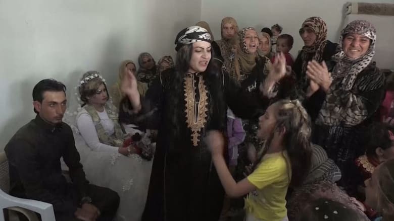 شاهد.. رقص وغناء في أول حفل زفاف بالرقة بعد طرد داعش