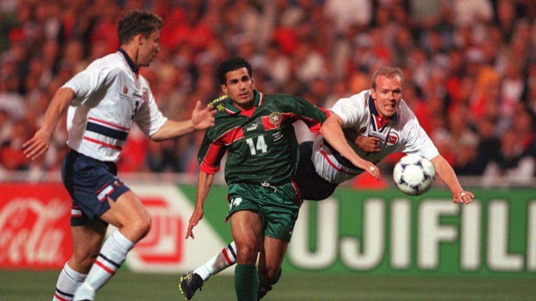 شاهد أبرز لقطات المنتخب المغربي في مشاركاته السابقة بكأس العالم شاهد أبرز لقطات المنتخب المغربي في مشاركاته السابقة بكأس العالم