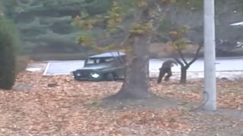شاهد.. كاميرات توثّق محاولة انشقاق جندي من كوريا الشمالية