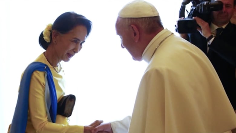 البابا فرانسيس في ميانمار وسط تصاعد أزمة الروهينغا