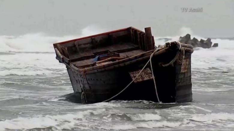 4 "سفن أشباح" تجرفها المياه لشواطئ اليابان