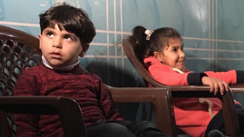 شاهد.. مرضى وأطفال من عمر الحرب يدفعون ثمن حصار غزة