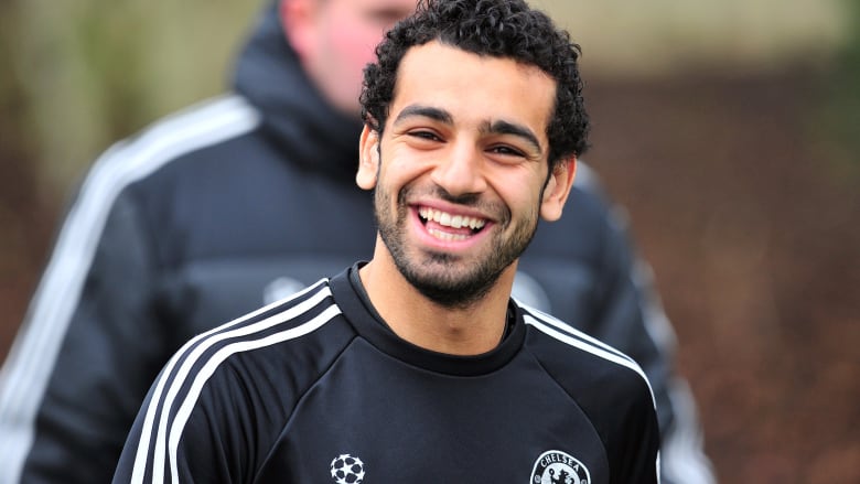 شاهد.. كيف تغير شكل النجم المصري محمد صلاح خلال 7 أعوام شاهد.. كيف تغير شكل النجم المصري محمد صلاح خلال 7 أعوام