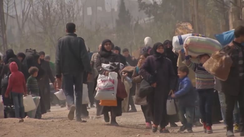 شاهد.. نازحون من الغوطة الشرقية يجدون الأمان في دمشق