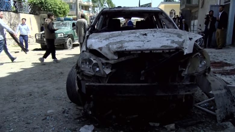 شاهد.. آثار انفجار كابول الذي أودى بحياة 48 شخصاً على الأقل