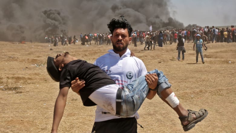 مباشرة من غزة.. هذا ما شاهده مذيع CNN بأول يوم لافتتاح سفارة أمريكا في القدس