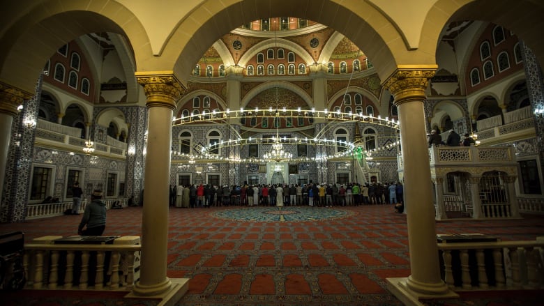 بالصور..هكذا استقبل العالم شهر رمضان 2018 بالصور..هكذا استقبل العالم شهر رمضان 2018