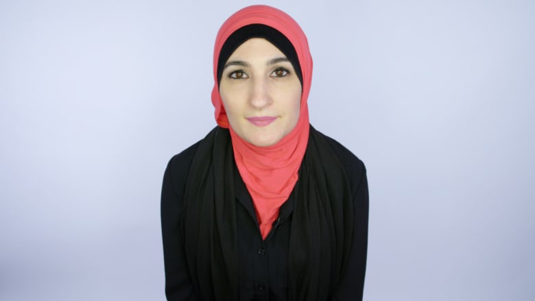 ليندا صرصور.. ناشطة أمريكية مسلمة قادت مسيرة نسائية