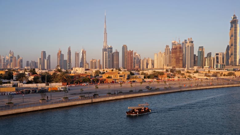 54 % من سكان الإمارات عرضوا مقتنياتهم على الانترنت للمشاركة