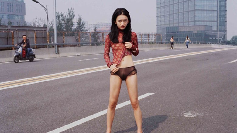 كيف تحدت امرأة الصور النمطية المفروضة على النساء الصينيات؟
