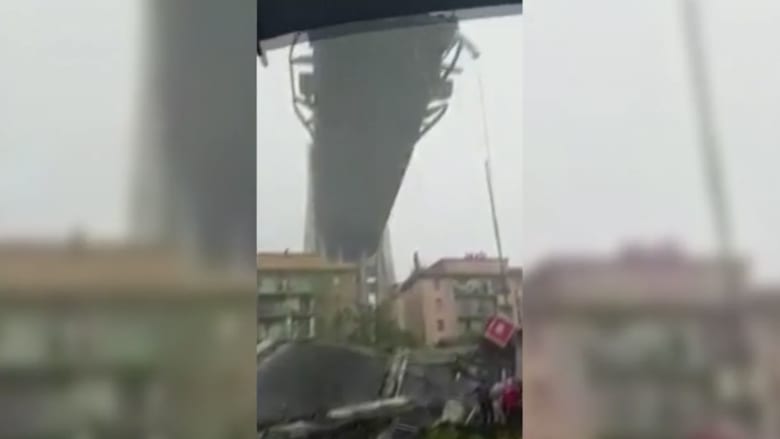 شاهد.. لحظة انهيار جسر في إيطاليا