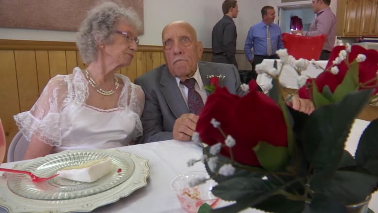 رجل بعمر 95 عاماً يتزوج عروساً في الـ81 من عمرها