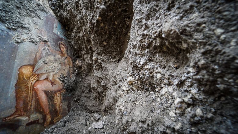 اكتشاف لوحة جنسية مدفونة منذ 2000 عام في إيطاليا