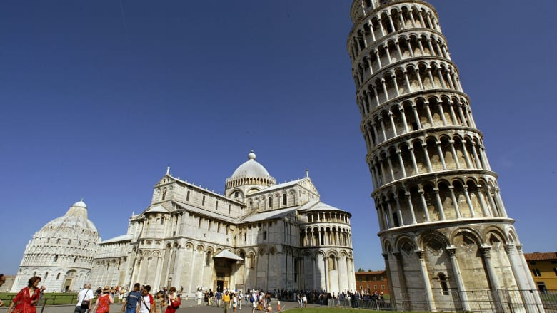 هل يخسر برج بيزا المائل في ايطاليا انحنائه؟