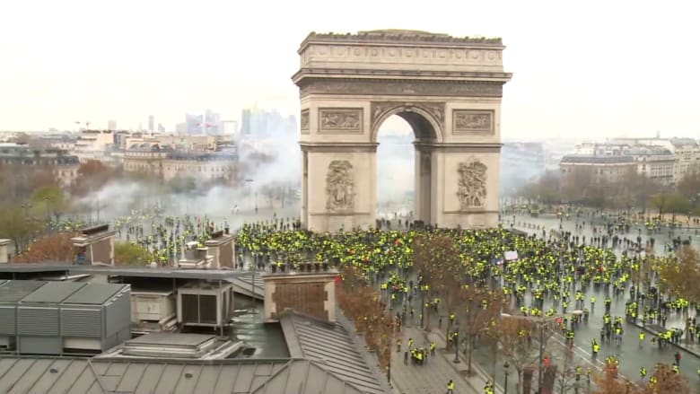 اعتقالات وإصابات في احتجاجات "السترات الصفراء" بباريس
