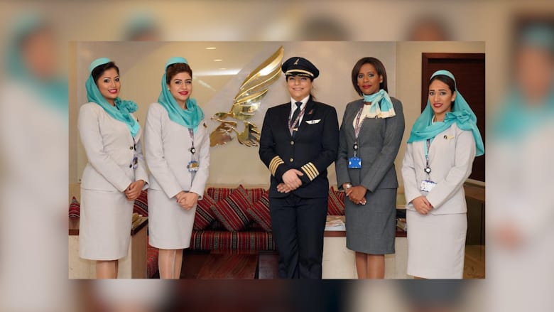 في يوم المرأة البحرينية.. طيران الخليج يستبدل طاقمه بالنساء